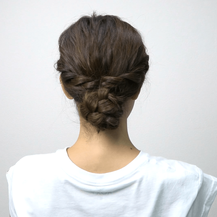 トレンド感満載！ロープ編みと三つ編みで作るアップヘアBACK