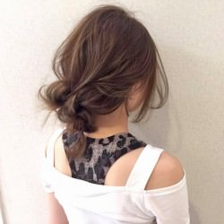 結んでくくるだけのノットヘアーで無造作ヘア♪ ヘアアレンジ ミディアムヘア