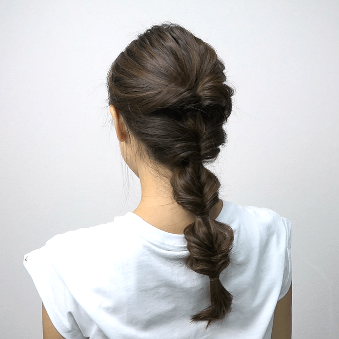 ロングヘアにおすすめ♪くるりんぱ4つで作る簡単まとめ髪