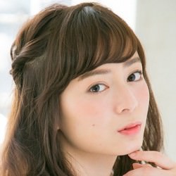 横顔が可愛く見える!ハーフアップスタイル ヘアアレンジ ミディアムヘア
