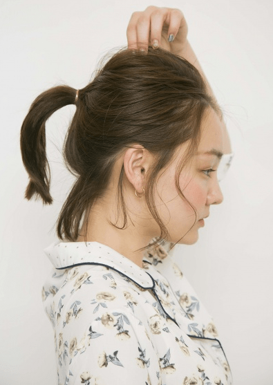 ぱるるのような抜け感のある後れ毛お団子 ヘアレシピ 頭美人