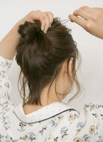 ぱるるのような抜け感のある後れ毛お団子 ヘアレシピ 頭美人