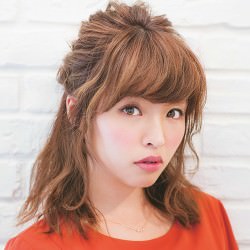 くみっきーみたいなキュートな印象に！個性派ハーフアップ　ヘアアレンジ　ミディアムヘア
