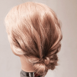 ツインテールくるりんぱでいつもと違った雰囲気に! ヘアアレンジ ミディアムヘア