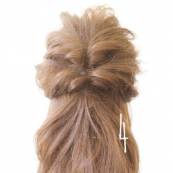 ふわふわで特徴的に♡くるりんぱハーフアップ　ヘアアレンジ　ロングヘア