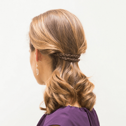 細かい三つ編みがポイント!エレガントまとめ髪 ヘアアレンジ ミディアムヘア