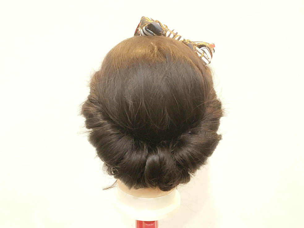 今流行りのスカーフヘアアレンジ♪簡単に出来るアップヘア2