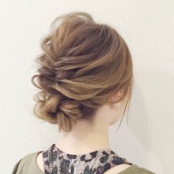 ルーズなくるりんぱ×ねじねじシニヨンロール ヘアアレンジ ロングヘア
