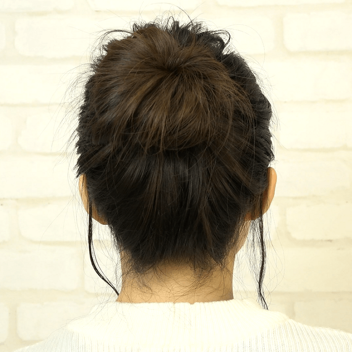 タートルネックにもピッタリ！ラフなお団子でこなれヘアBACK