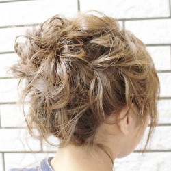 無造作感が可愛い!ルーズなアップスタイル ヘアアレンジ ミディアムヘア