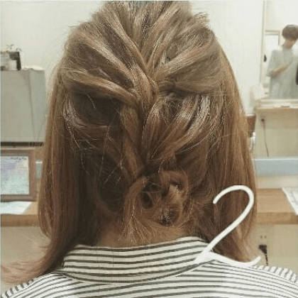 手が込んで見える！ミディアムヘアのまとめ髪2