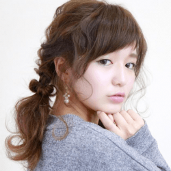 話題のドーナツアレンジで大人っぽいツインテール ヘアアレンジ ミディアムヘア