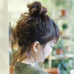 後れ毛がカギ♪無造作が女らしいお団子ヘア ヘアアレンジ ショートヘア