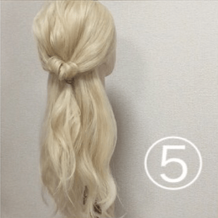 髪を紐と同じように結んで作る！簡単ハーフアップ5