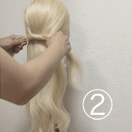 髪を紐と同じように結んで作る！簡単ハーフアップ2