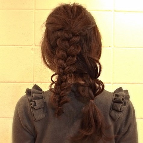 春にぴったり!ヘアアクセが映えるダウンアレンジ3