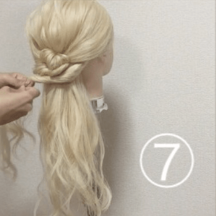 髪を紐と同じように結んで作る！簡単ハーフアップ7