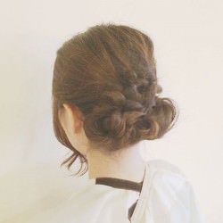 友達に自慢したくなる♪低めボリュームアレンジ ヘアアレンジ ロングヘア