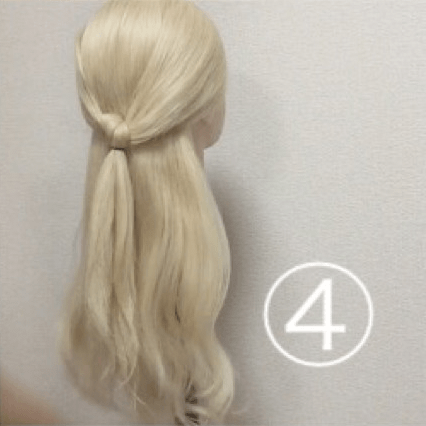 髪を紐と同じように結んで作る！簡単ハーフアップ4