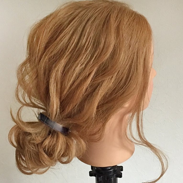 長い髪を可愛くまとめるヘアアレンジ☆TOP