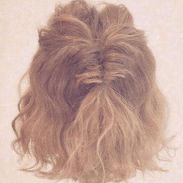 花嫁さんにおすすめ♪華やかフラワーヘアアレンジ2