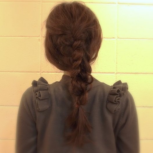 春にぴったり!ヘアアクセが映えるダウンアレンジ4