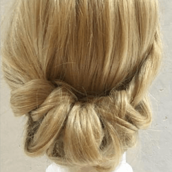 髪をくぐらせるだけ!ヘアアレンジ初心者のためのギブソンタック ヘアアレンジ ロングヘア