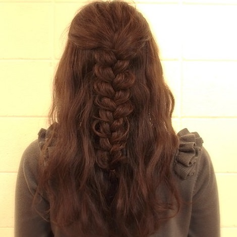 春にぴったり!ヘアアクセが映えるダウンアレンジ1