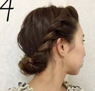 自分で出来るエアリー感満載のヘアアレンジ4