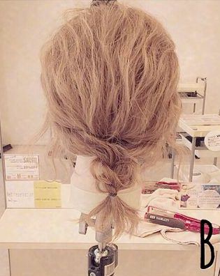 ショートヘアにおすすめ!ゴールドのピンを使った可愛いアレンジ2