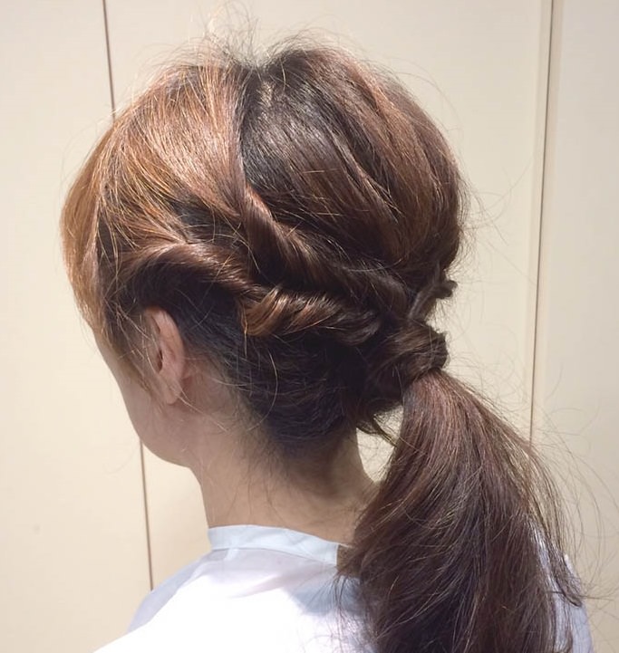 くるりんぱで作る簡単なオシャレなひとつ結びヘアアレンジ☆6