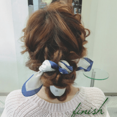 編み込みにスカーフ！格上げ大人ヘアアレンジTOP