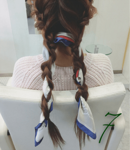 編み込みにスカーフ！格上げ大人ヘアアレンジ7