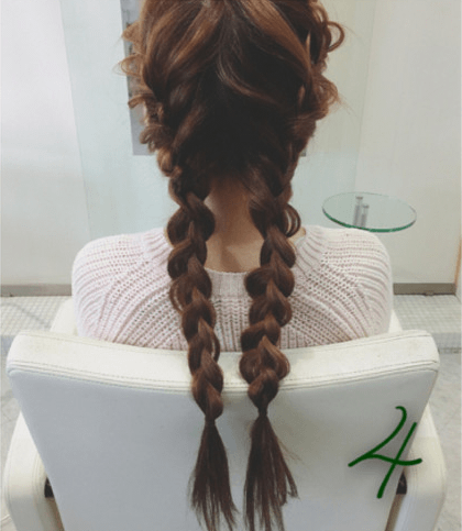 編み込みにスカーフ！格上げ大人ヘアアレンジ4