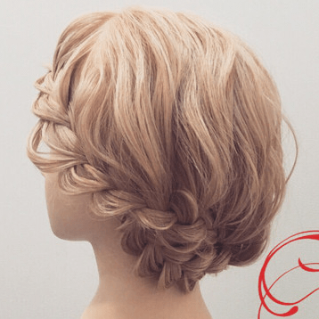 大人の気品を感じさせる片編み込みアレンジ ヘアレシピ 頭美人