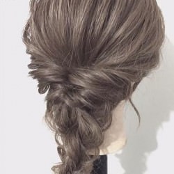 黒髪だから上品に仕上がる☆くるりんぱと三つ編みで作るダウンヘア ヘアアレンジ ロングヘア