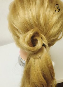 ツイストだけで出来るフラワーヘアアレンジ♪3