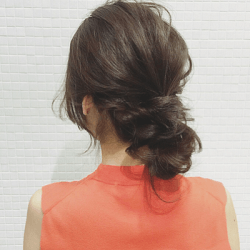 巻き付けるだけで完成 ラフなふんわりお団子ヘアアレンジ ヘアレシピ 頭美人 巻き付けるだけで完成 ラフなふんわりお団子ヘアアレンジ ヘアレシピ 頭美人