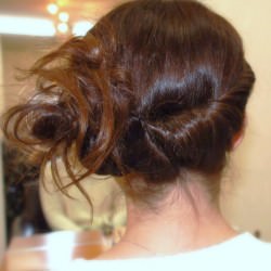ねじるだけで作れる!毛流れが美しく見えるアップヘア☆ ヘアアレンジ ロングヘア