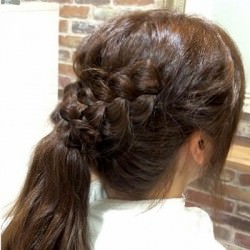 ポニーテールに三つ編みちょい足しアレンジ ヘアアレンジ ロングヘア