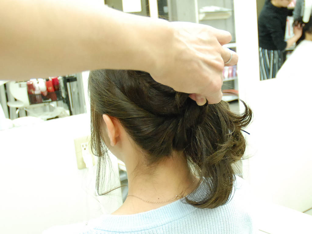 アシンメトリーな編み込みヘアアップ7