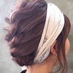 編み込み×スカーフヘアアレンジ ヘアアレンジ ミディアムヘア