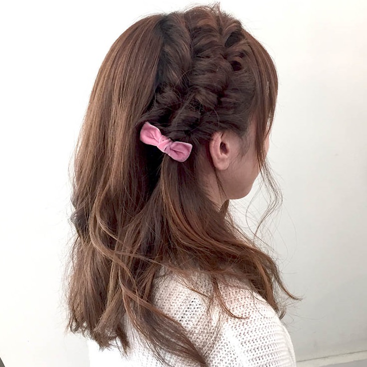 甘くなりすぎない簡単サイドヘアアレンジTOP