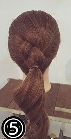 簡単にできちゃう！大人上品な三つ編みポニーテールヘアアレンジ☆5