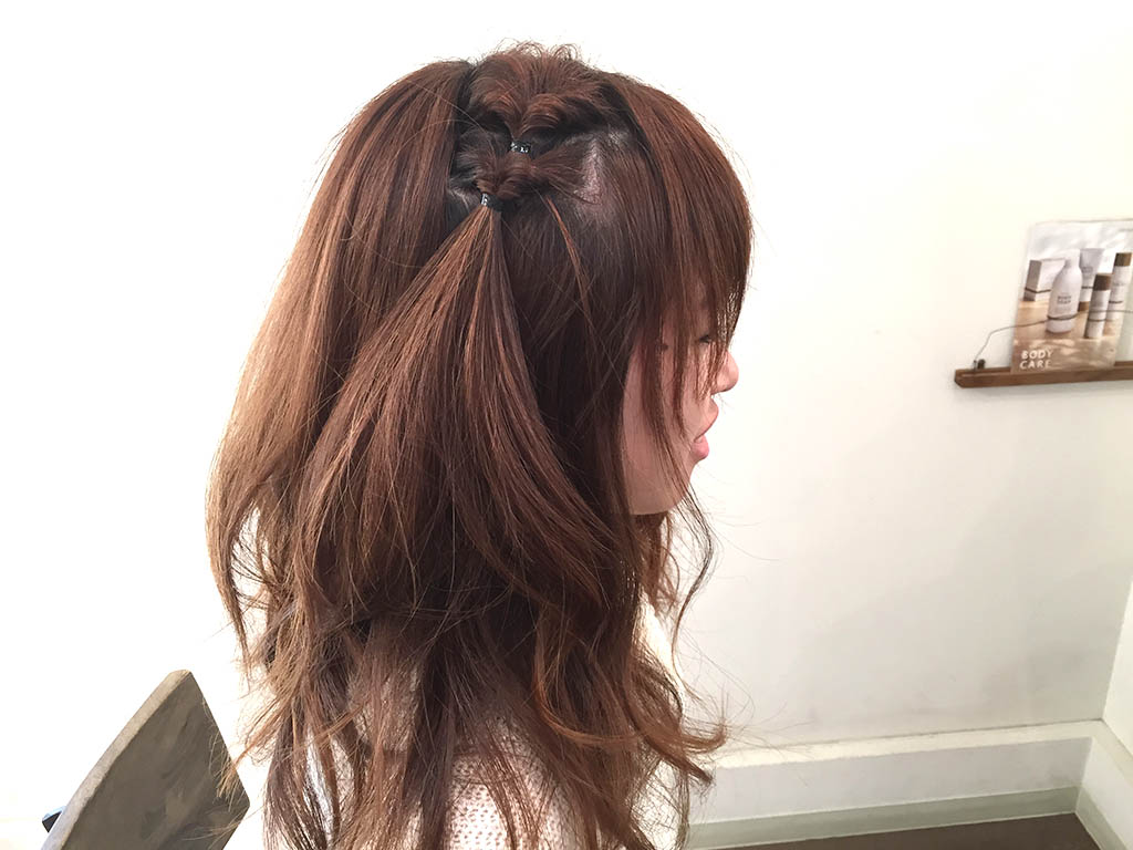 甘くなりすぎない簡単サイドヘアアレンジ3