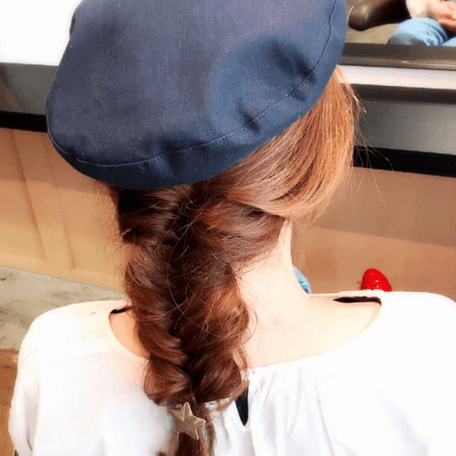キャスケット×フィッシュボーンのおしゃれカジュアルヘア☆TOP