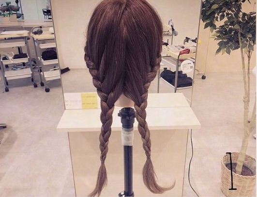 ロングヘアの結婚式ヘア☆フワフワな編み込みで柔らかい印象に！1