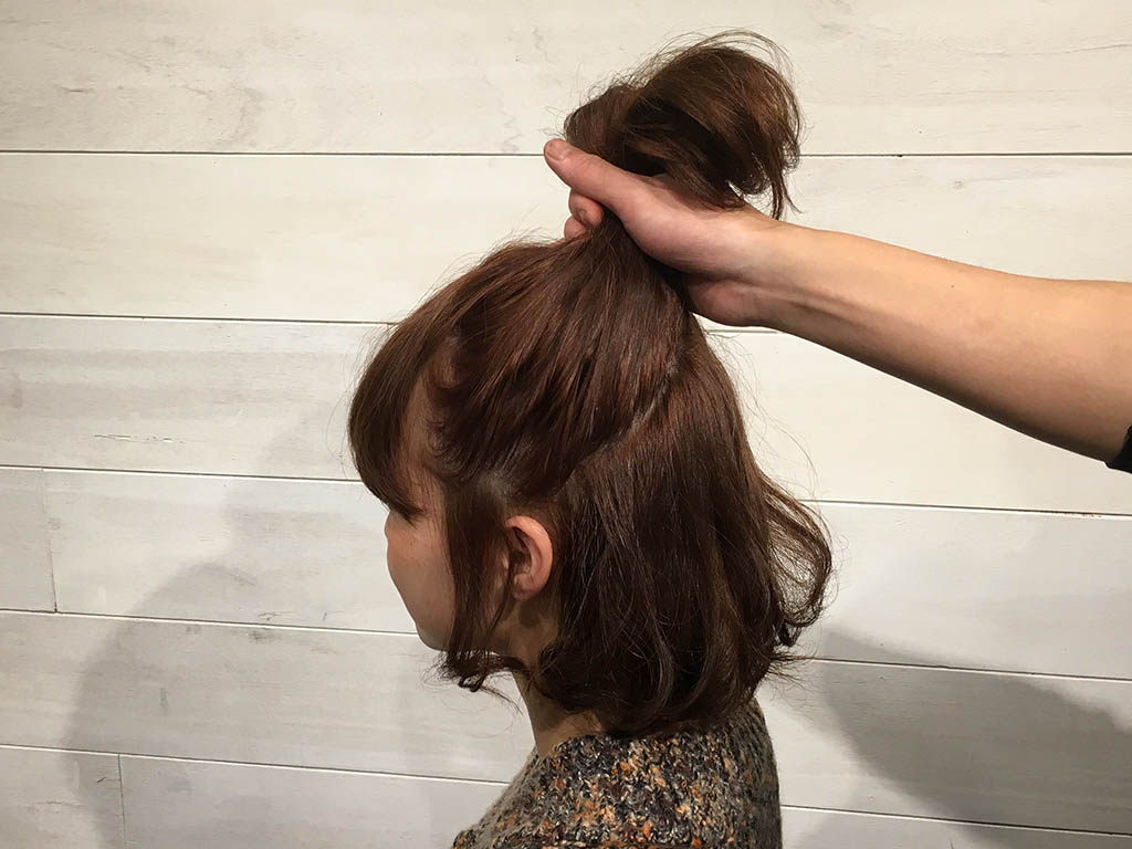 ルーズな感じが可愛い♪ミディアムヘアのお団子アレンジ2