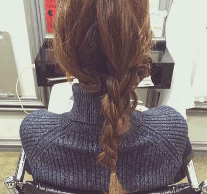 トレンドのルーズ感をヘアスタイルにも♪まとめ髪アレンジ4