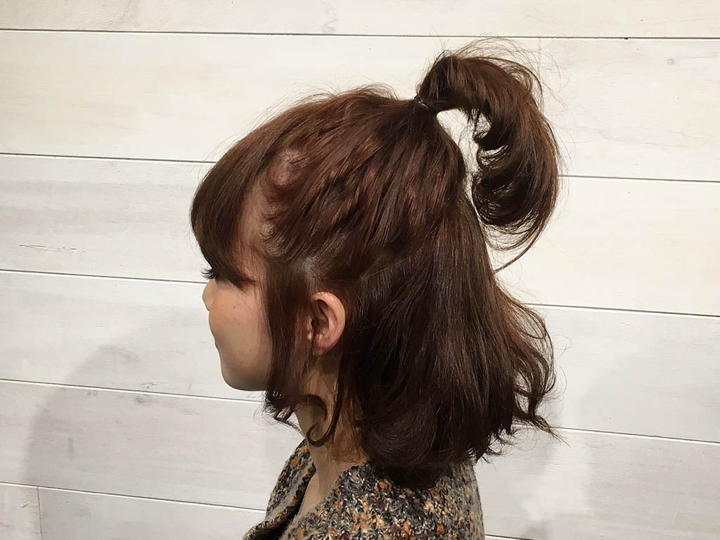 ルーズな感じが可愛い♪ミディアムヘアのお団子アレンジ3